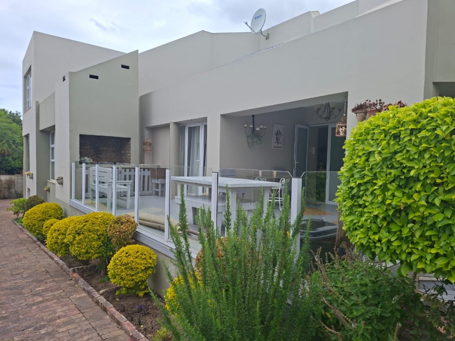 4 Bedroom Property for Sale in Hartenbos Central Western Cape